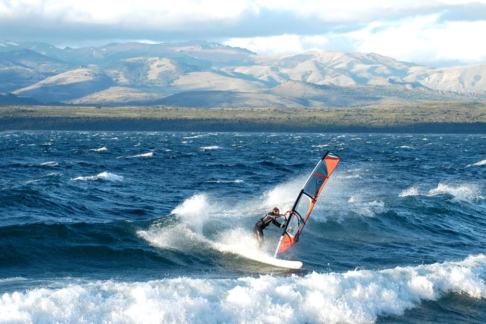 Wing y windsurf en el lago